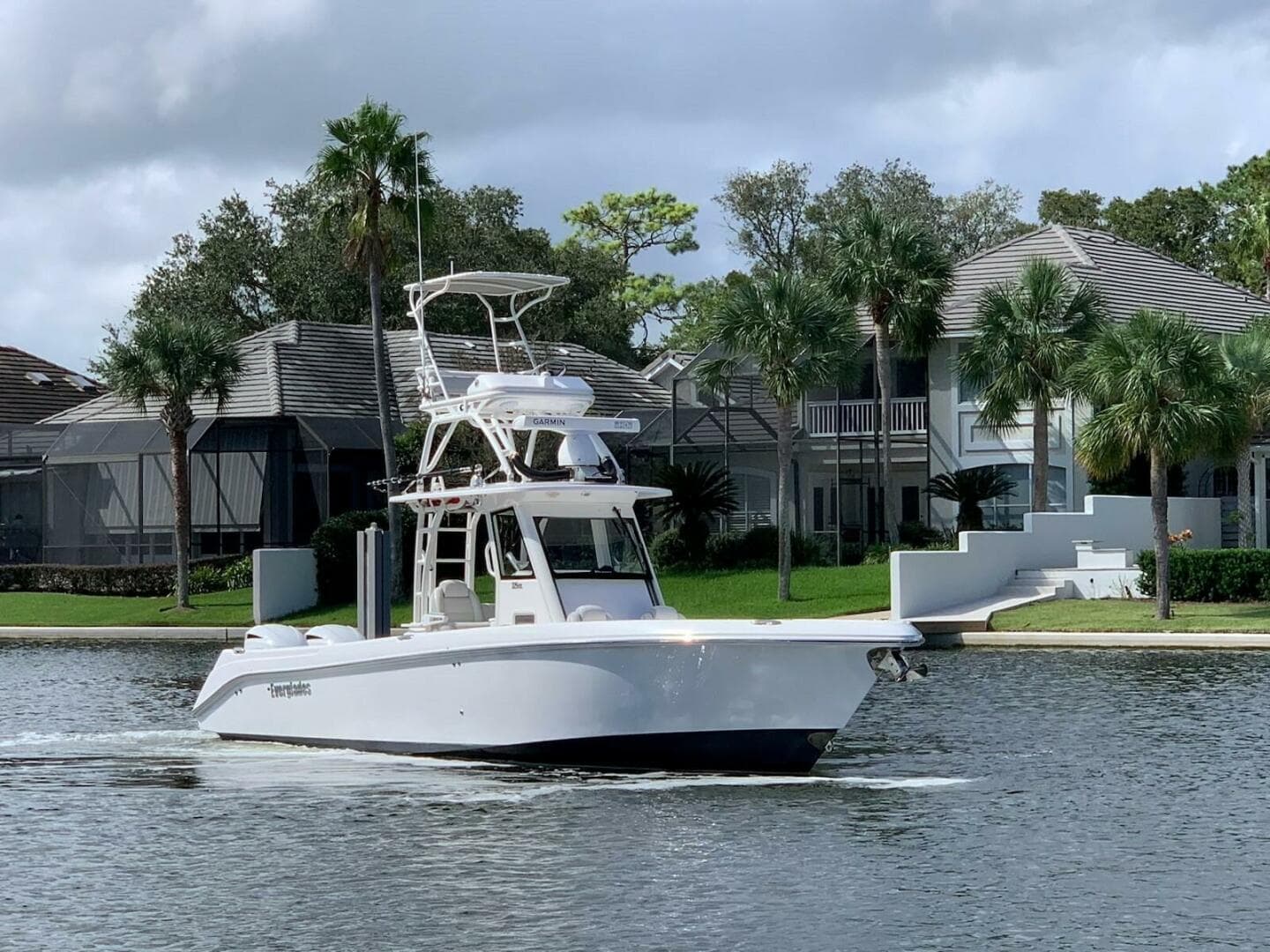 Everglades 32 Dauntless 325CC- Profile