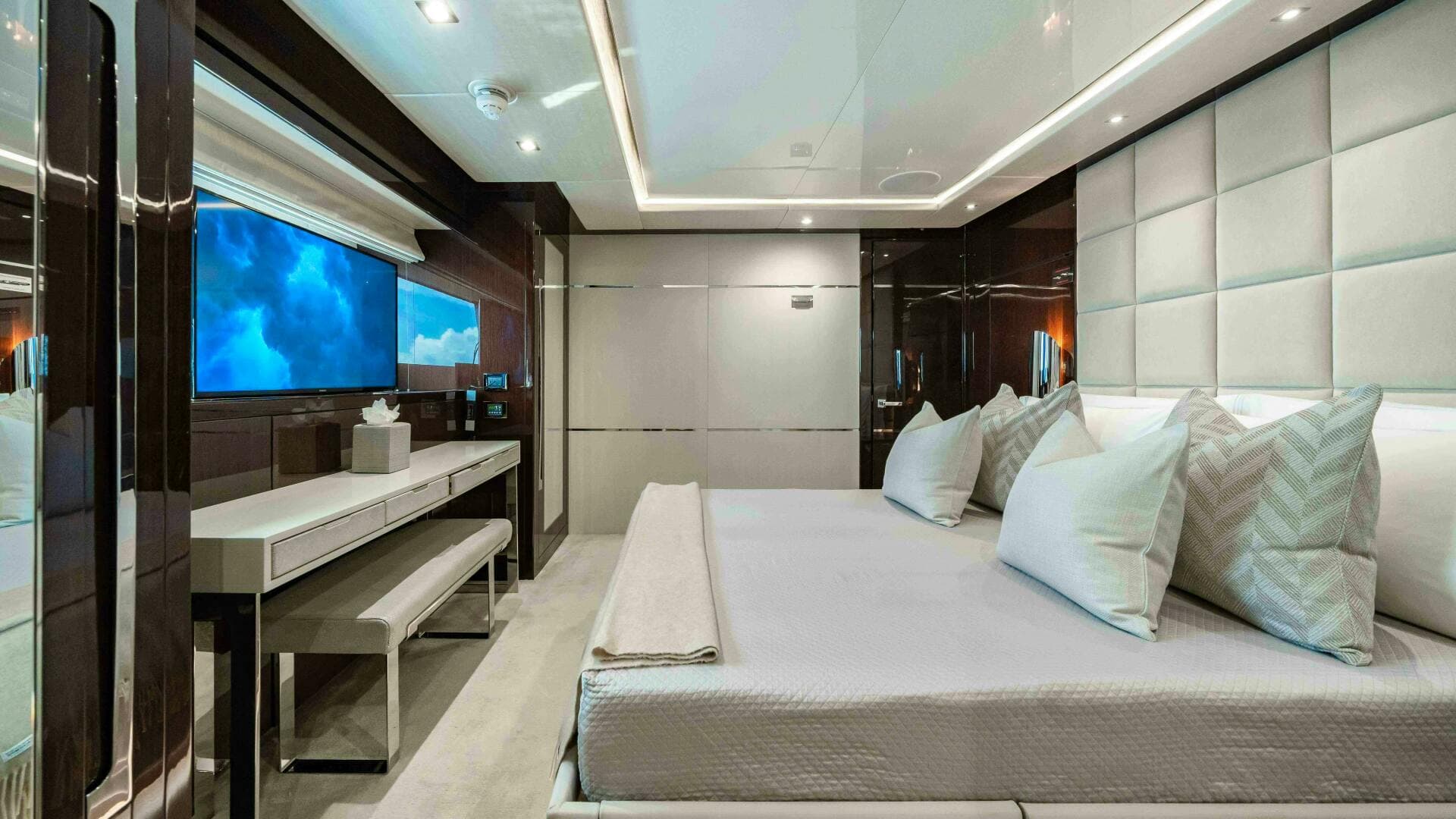 2016 Sunseeker Sunseeker 131 Yacht