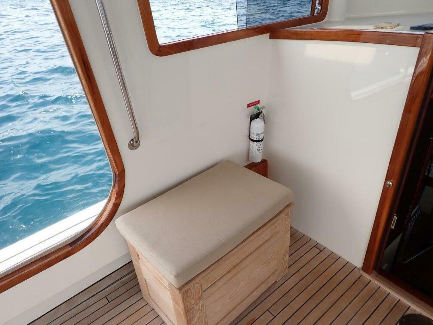 Launch 45 BLUE JACKET -Pilothouse