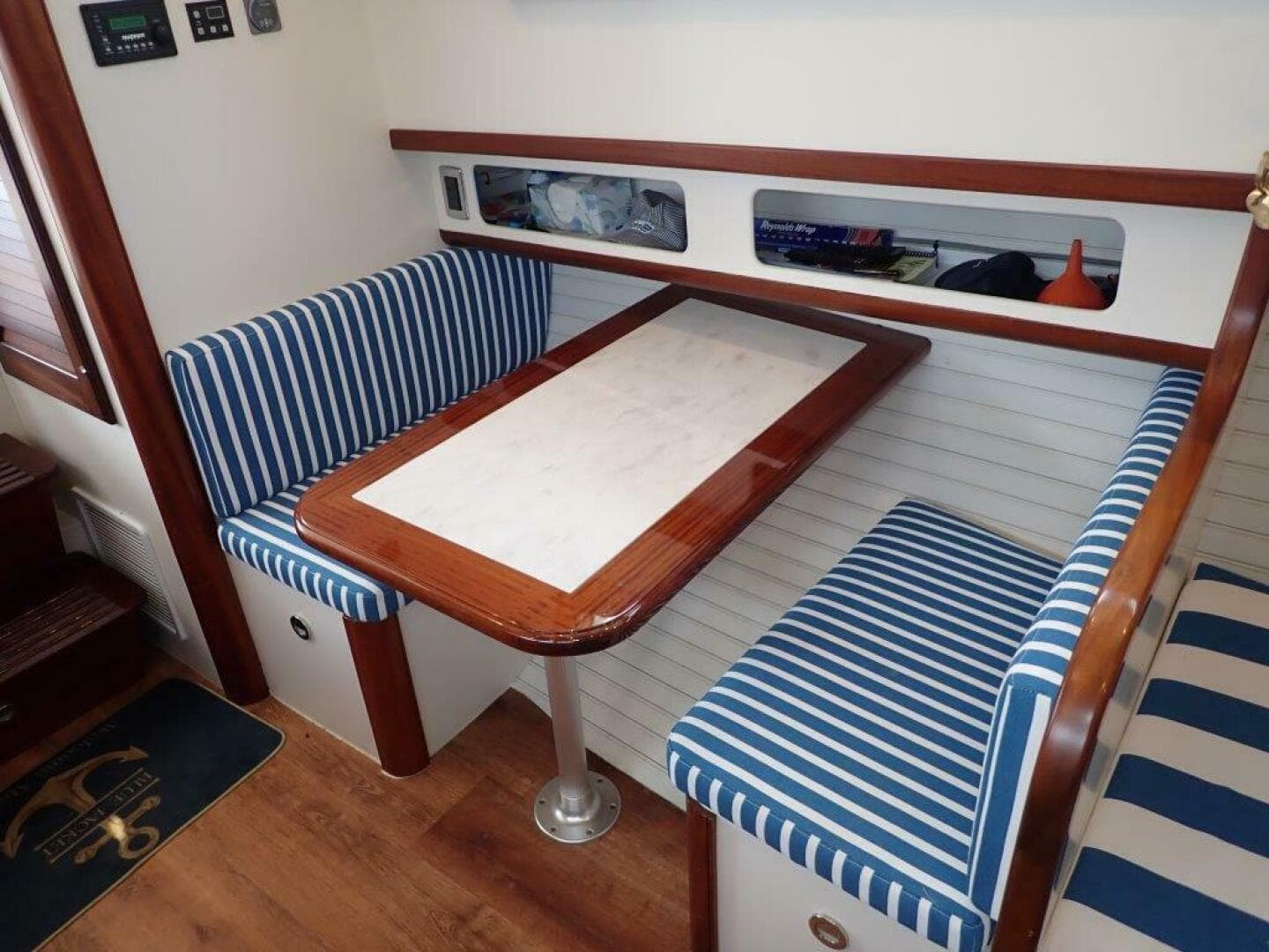 Launch 45 BLUE JACKET -Dinette