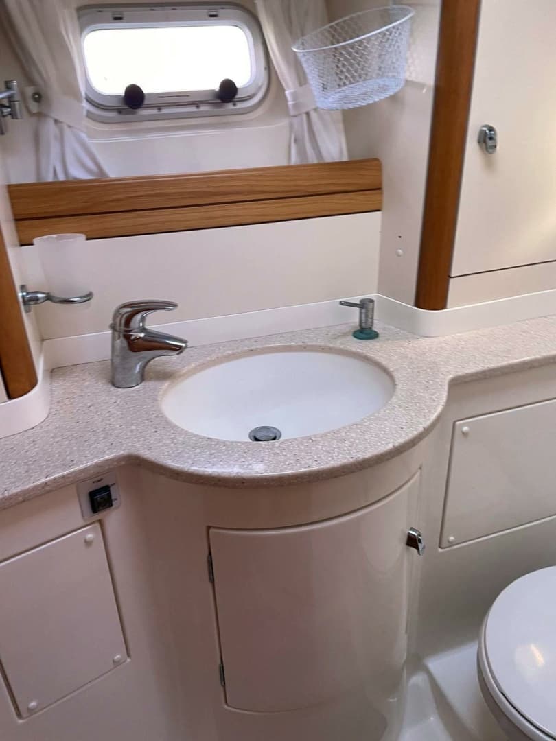 2003 Oyster Yachts 