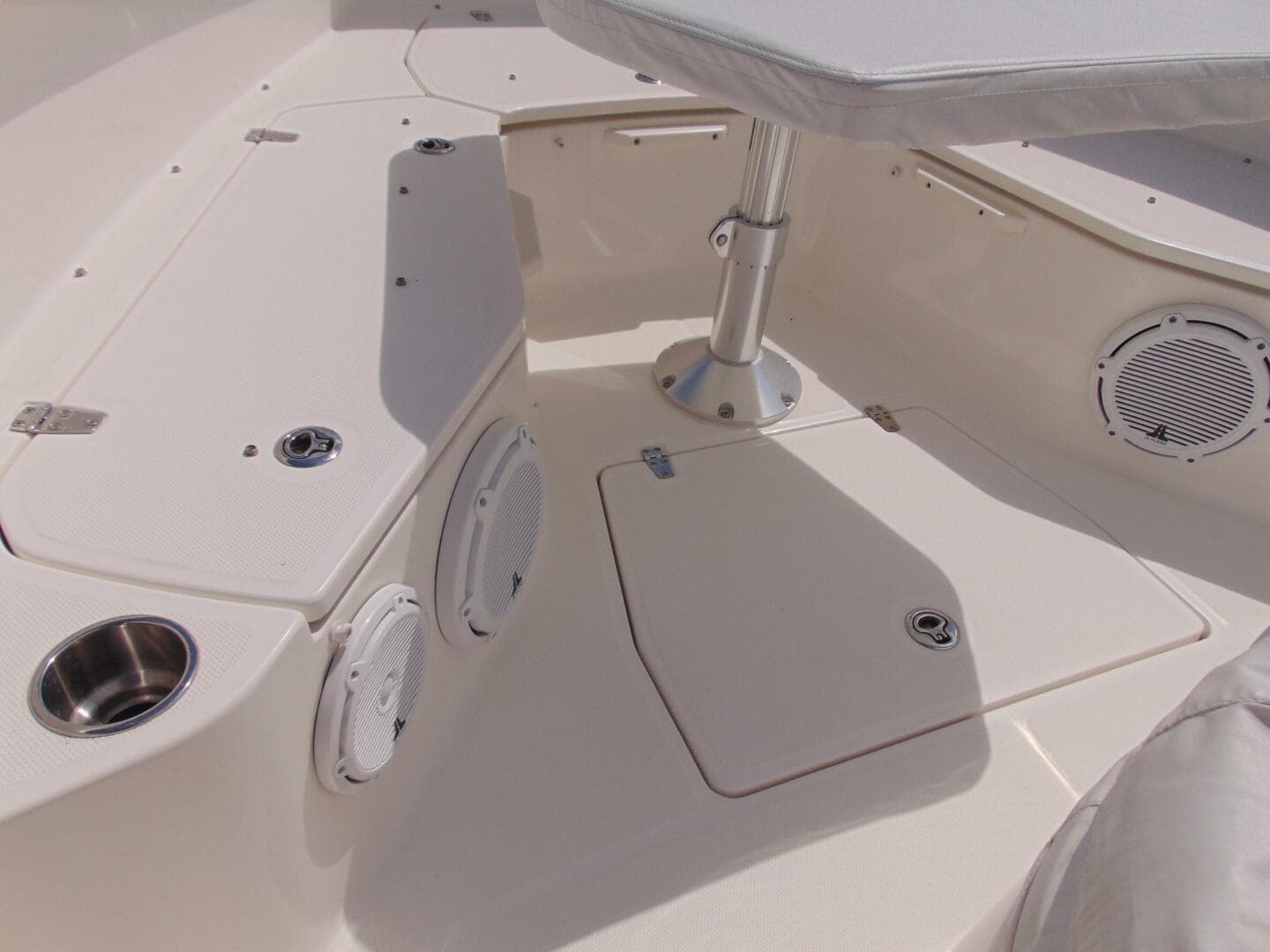 2013 Boston Whaler 370 Outrage