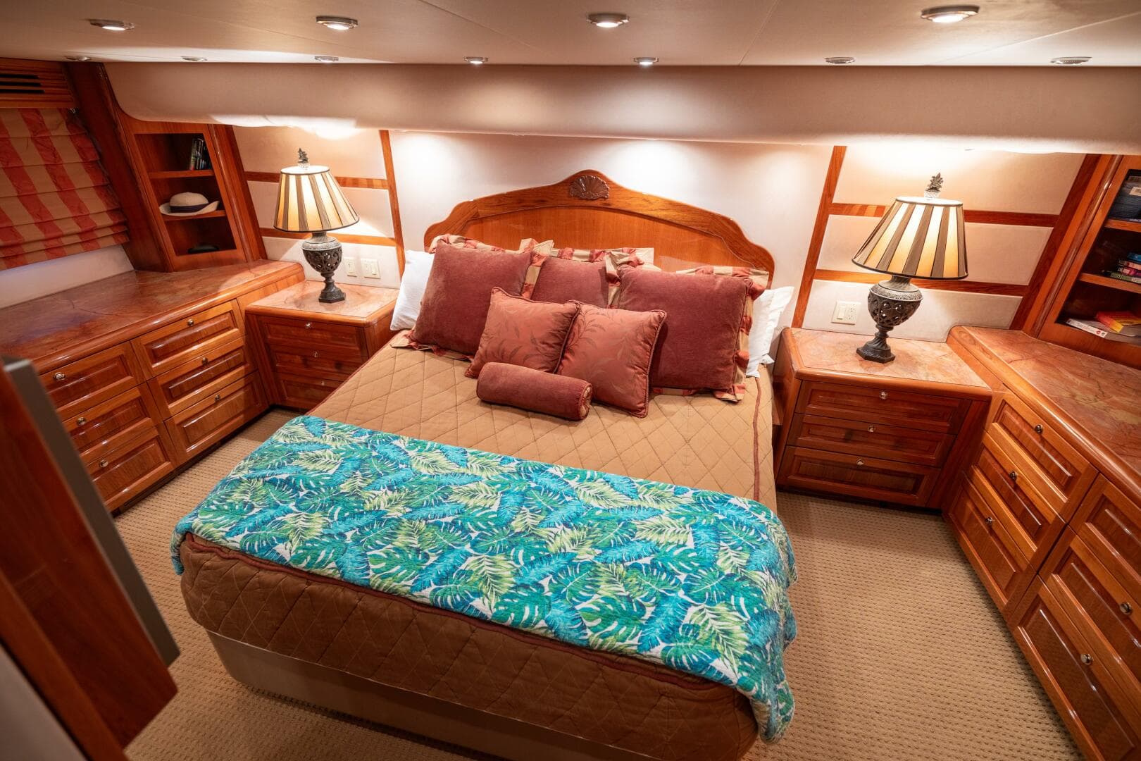 2005 Hatteras 68 Convertible- Master Stateroom