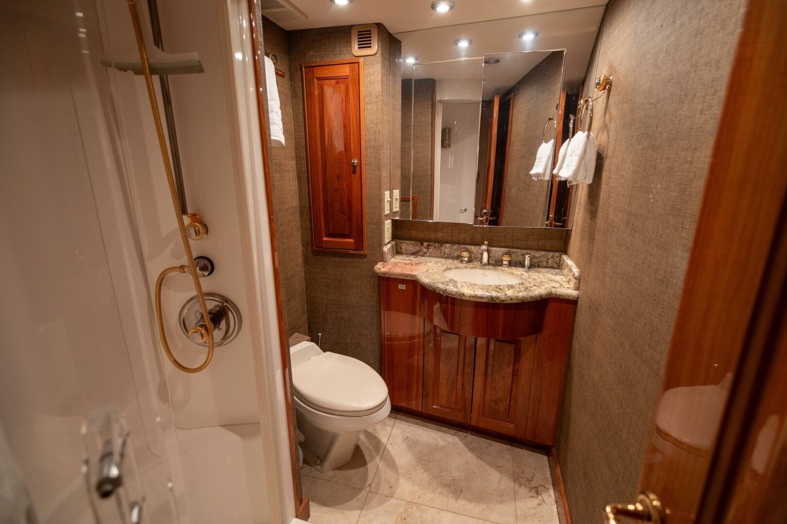 2005 Hatteras 68 Convertible- V.I.P. Head