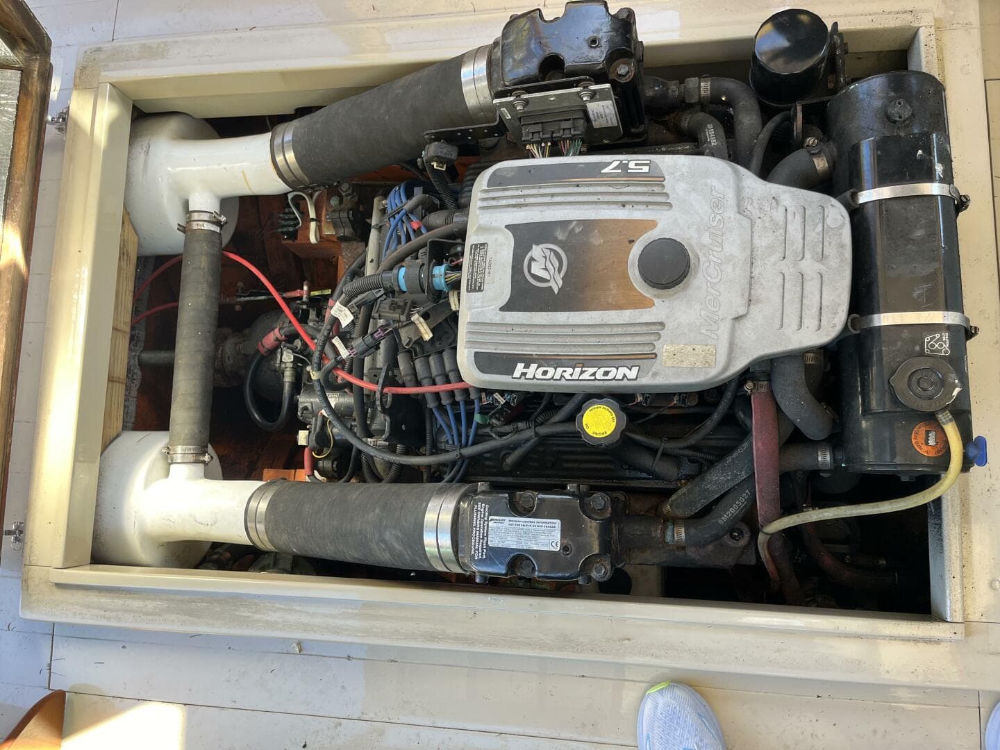 Adequate 2012 Mercruiser 5.7 gas engine