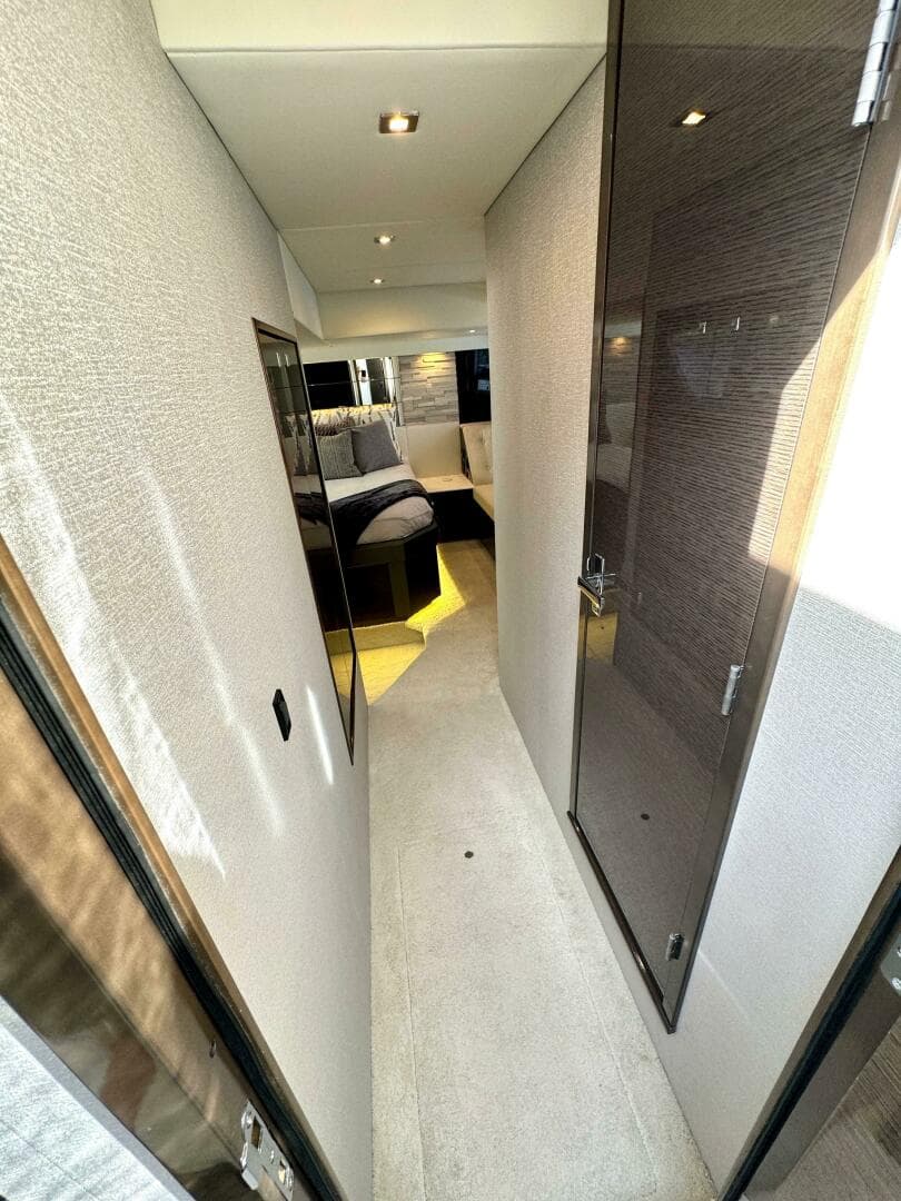 2020 Cruisers Yachts 50 Cantius