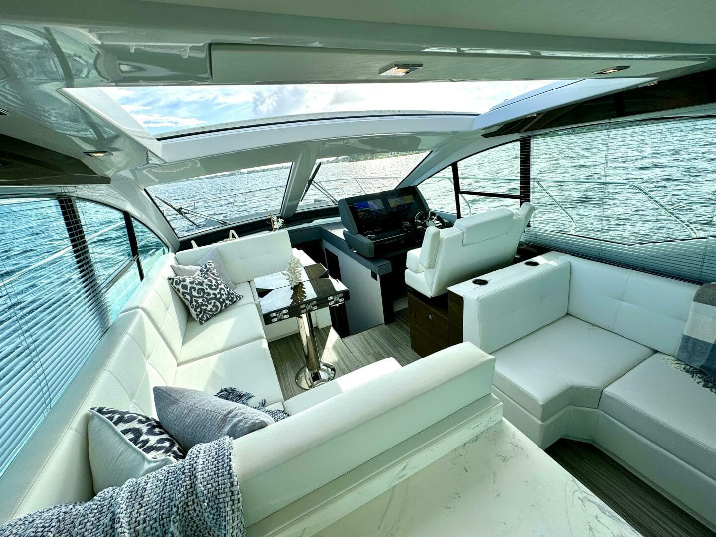 2020 Cruisers Yachts 50 Cantius