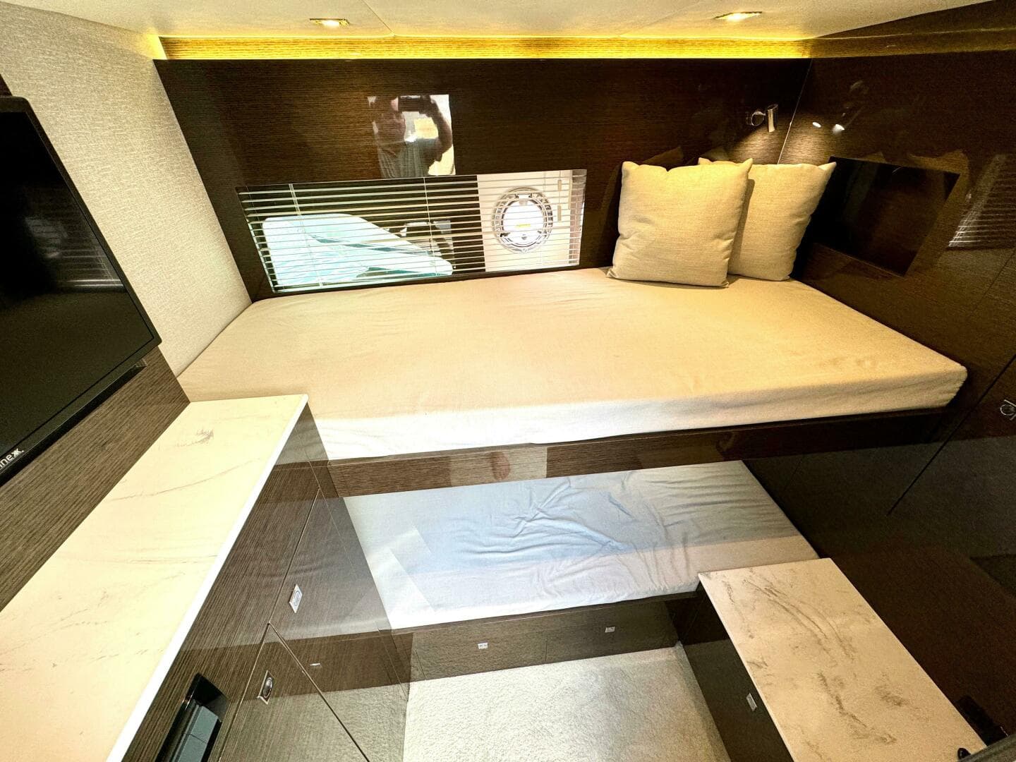 2020 Cruisers Yachts 50 Cantius