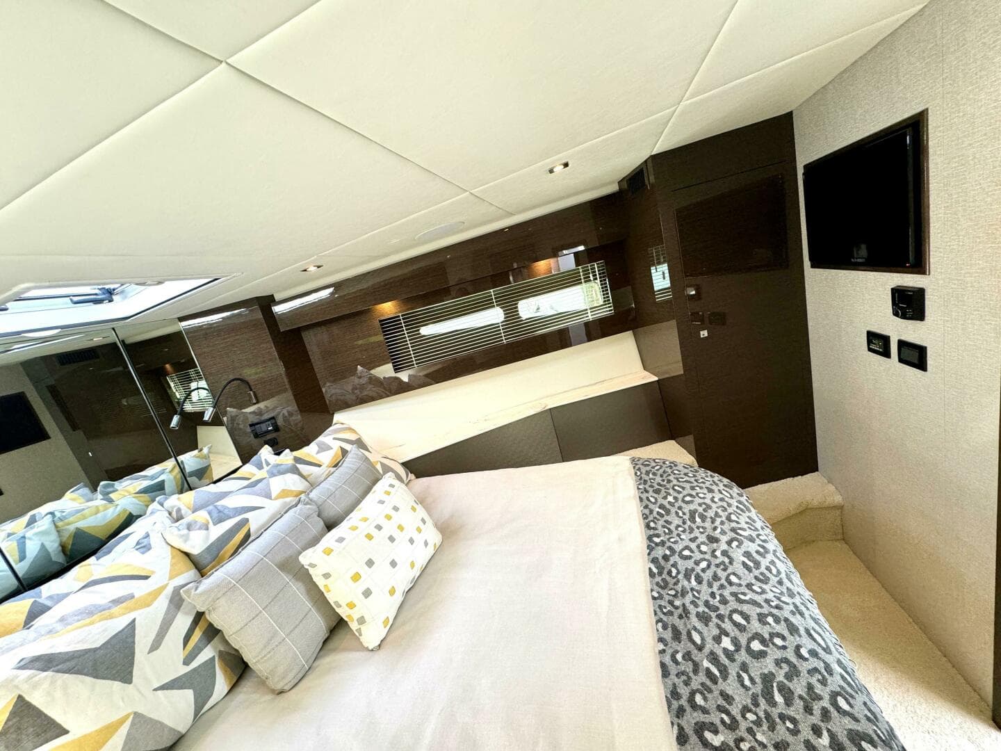 2020 Cruisers Yachts 50 Cantius