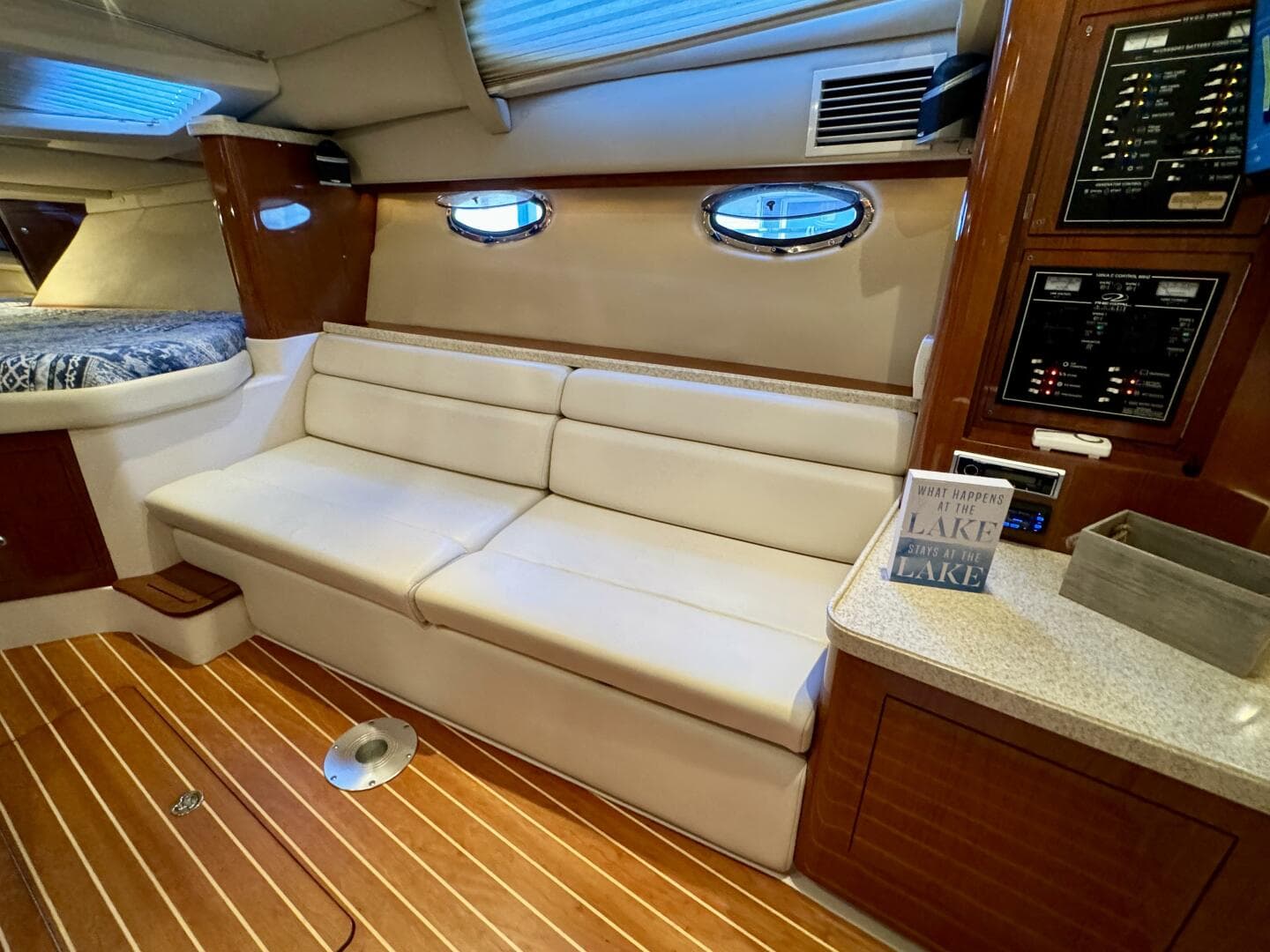 2006 Regal 3360 Window Express