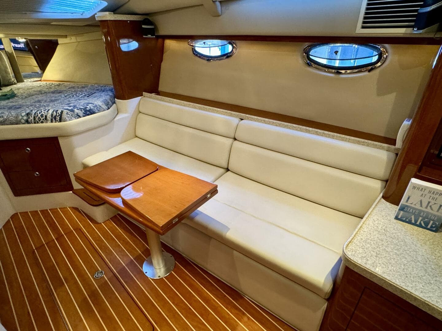 2006 Regal 3360 Window Express