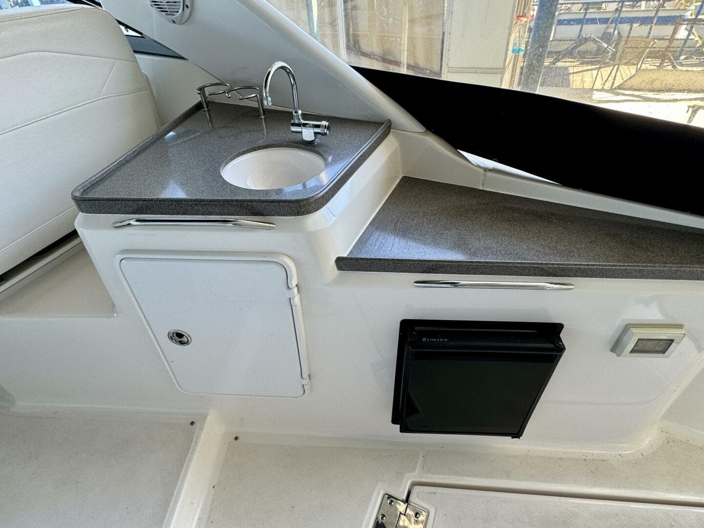 2006 Regal 3360 Window Express