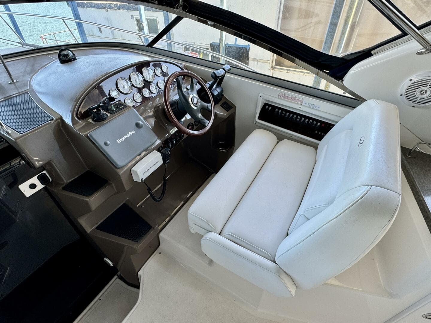 2006 Regal 3360 Window Express