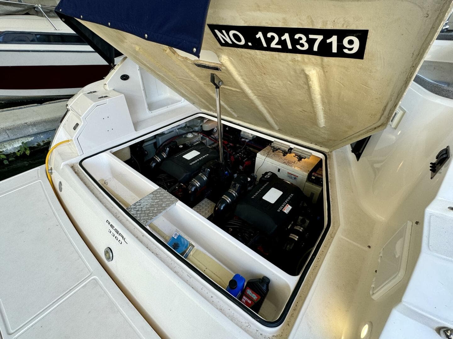 2006 Regal 3360 Window Express