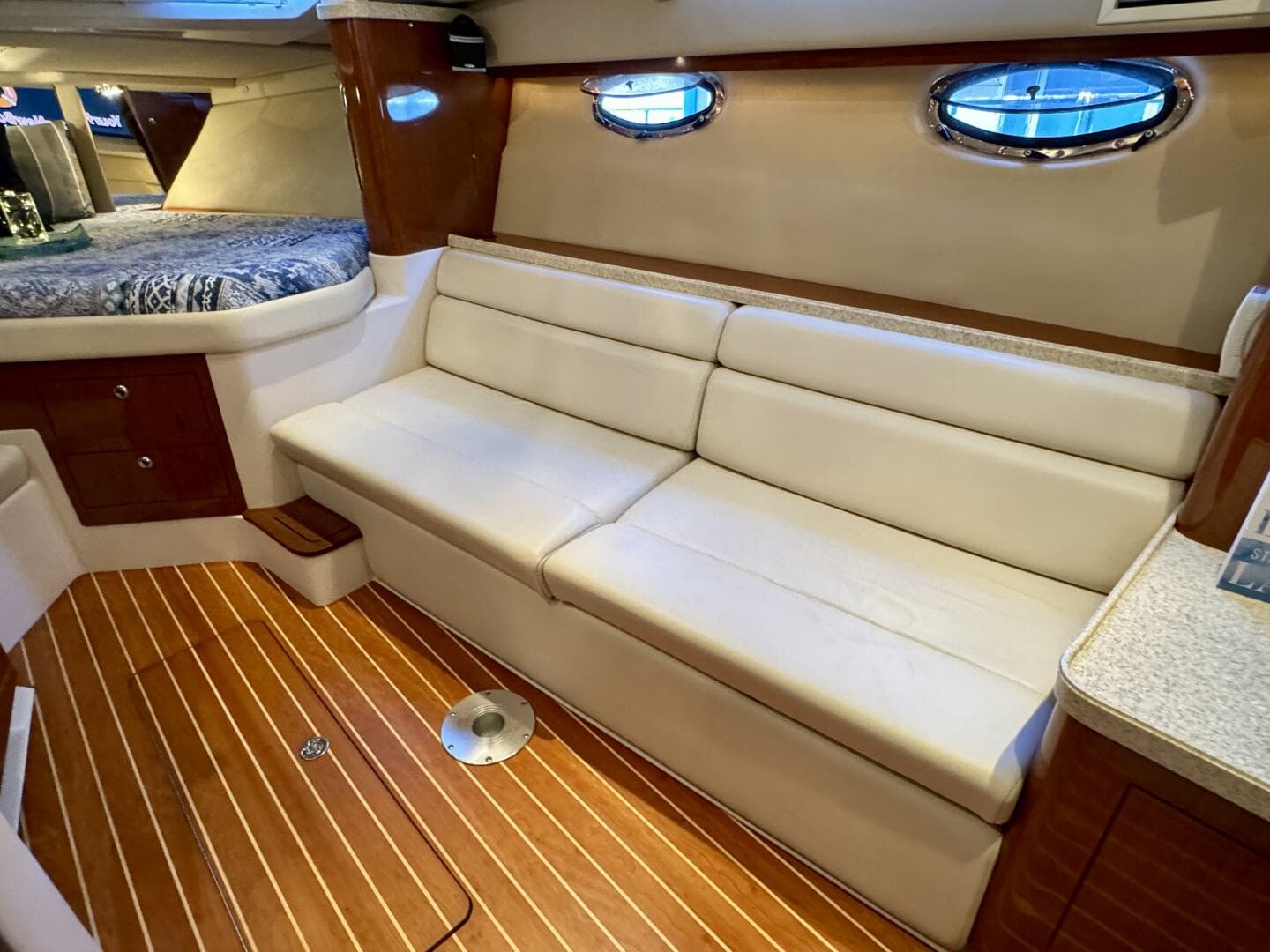 2006 Regal 3360 Window Express