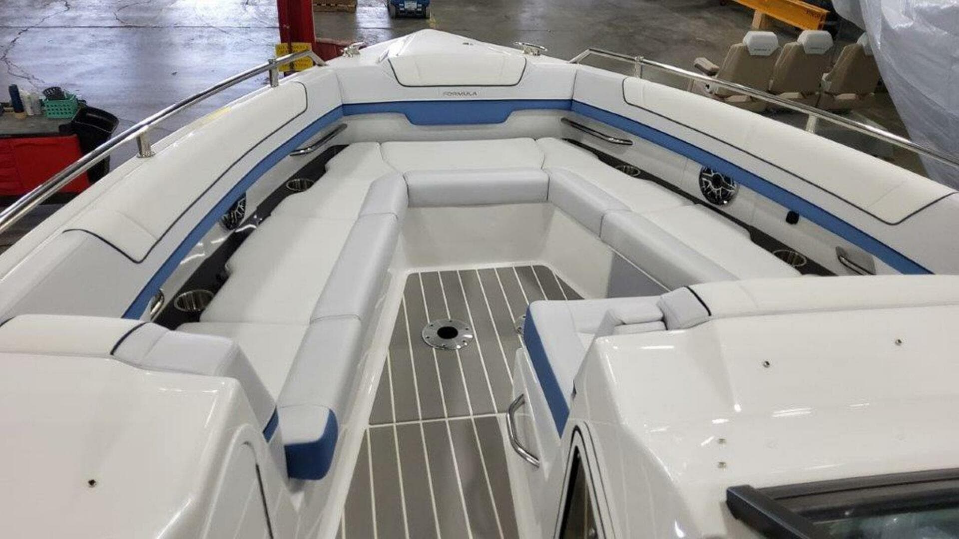 2025 Formula 330 Crossover Bowrider