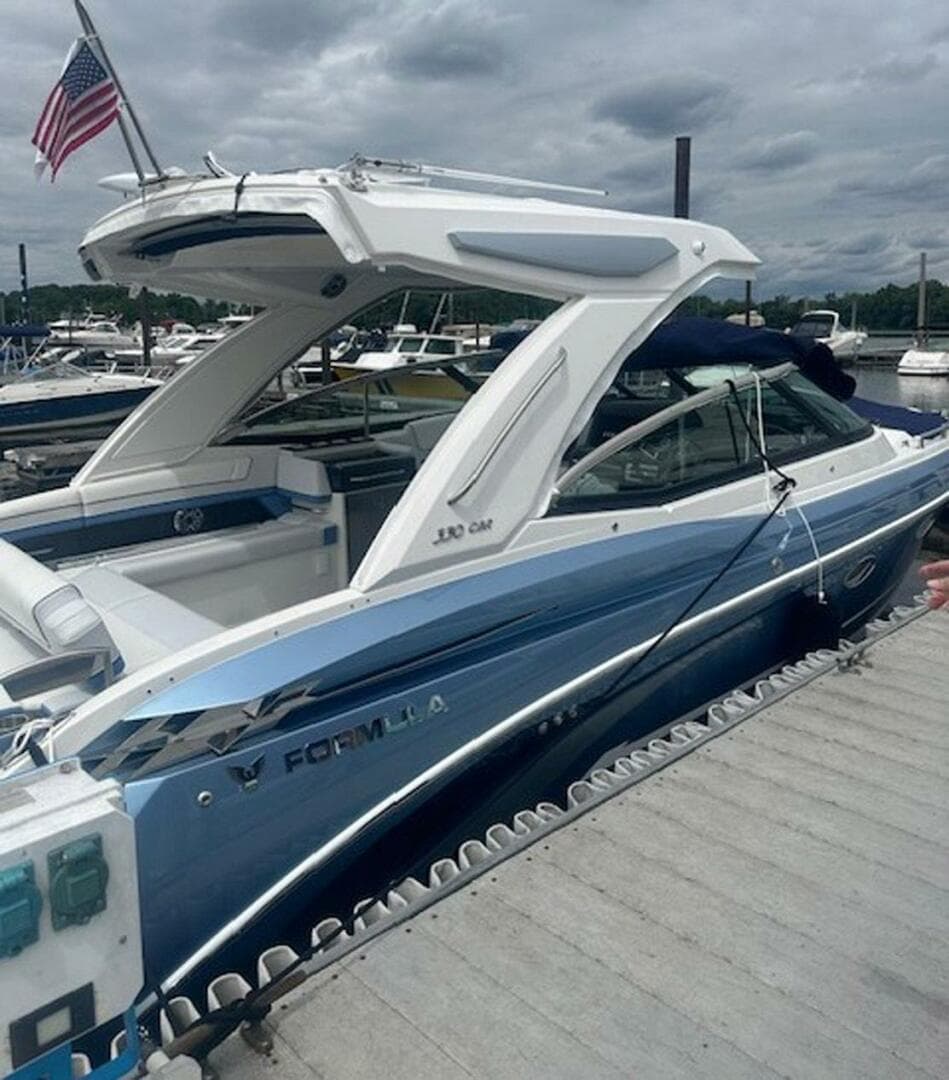2025 Formula 330 Crossover Bowrider