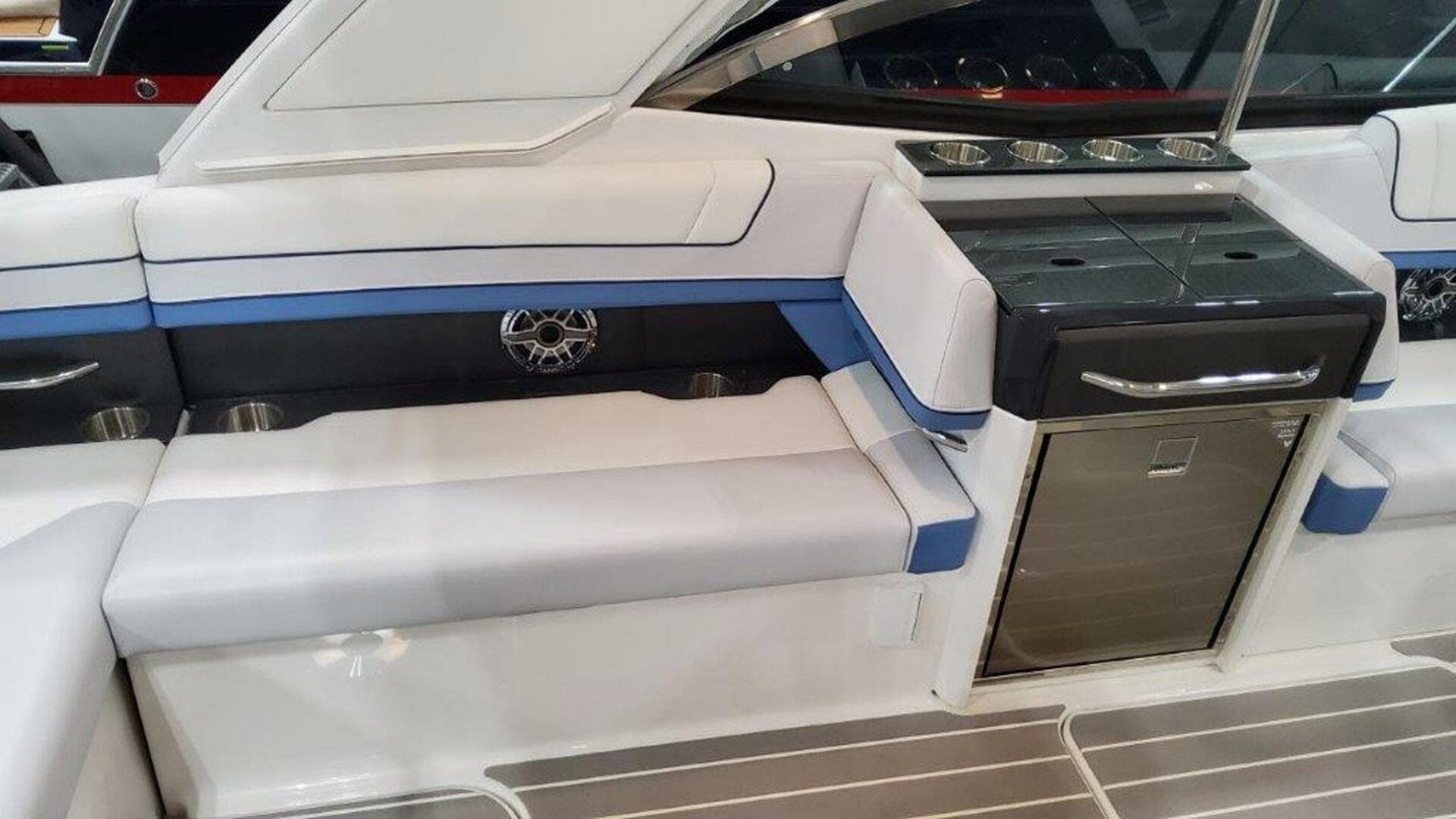 2025 Formula 330 Crossover Bowrider