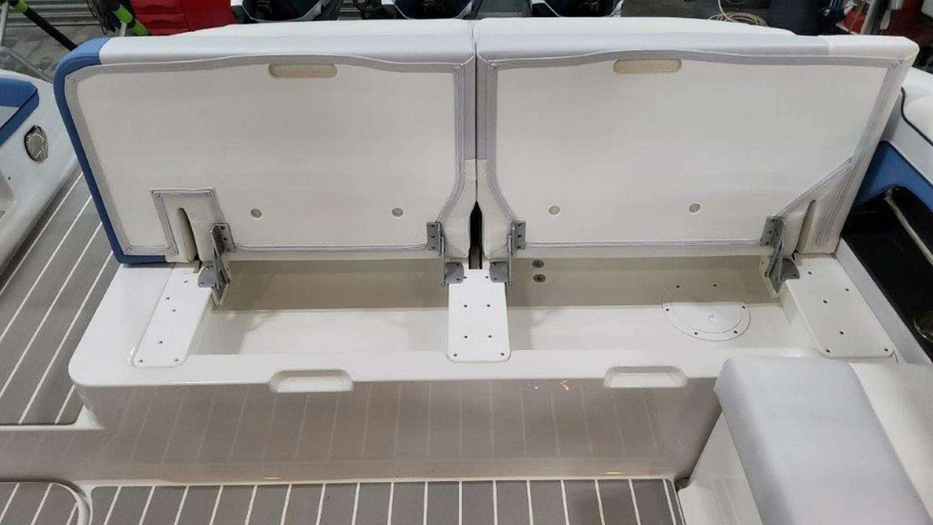 2025 Formula 330 Crossover Bowrider