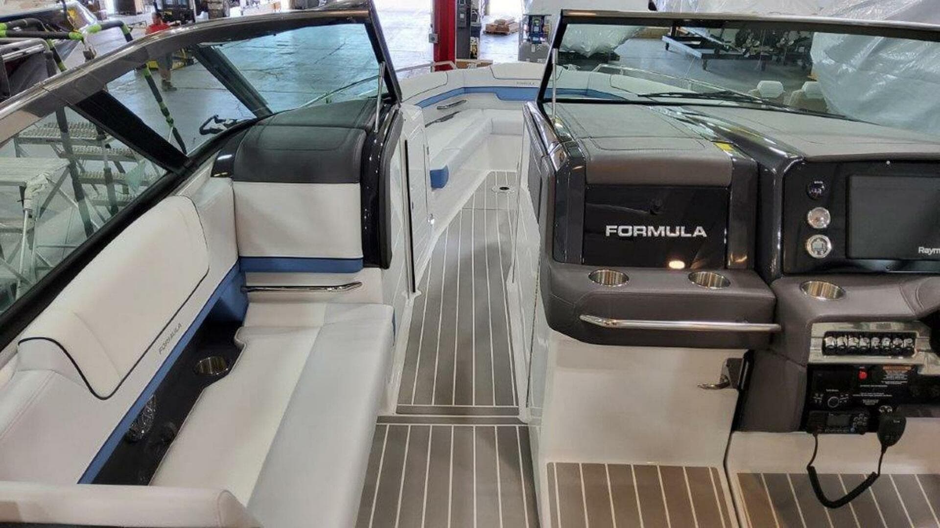 2025 Formula 330 Crossover Bowrider