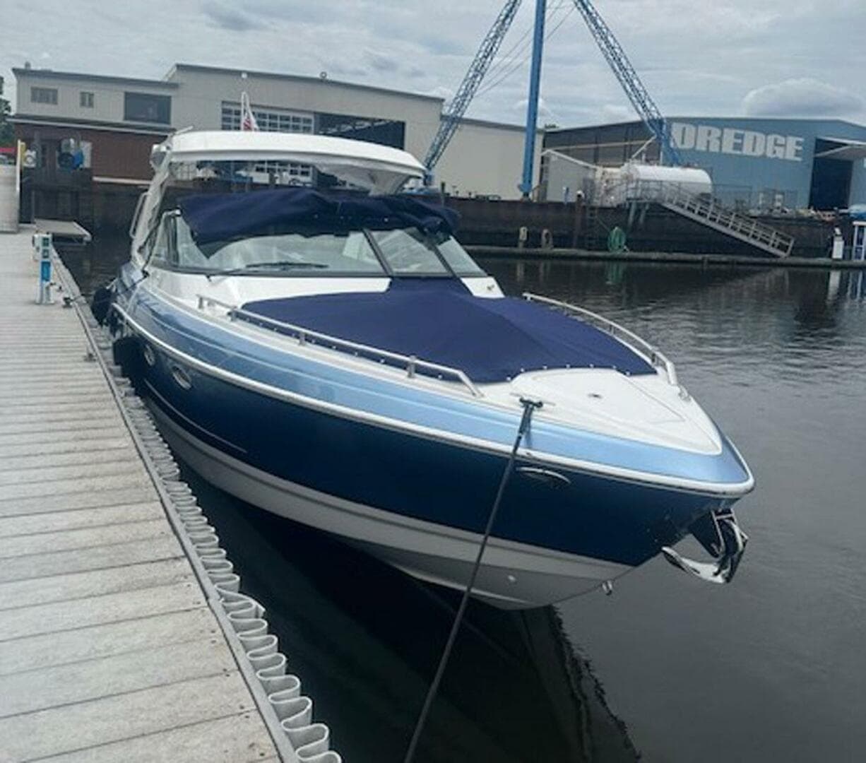 2025 Formula 330 Crossover Bowrider