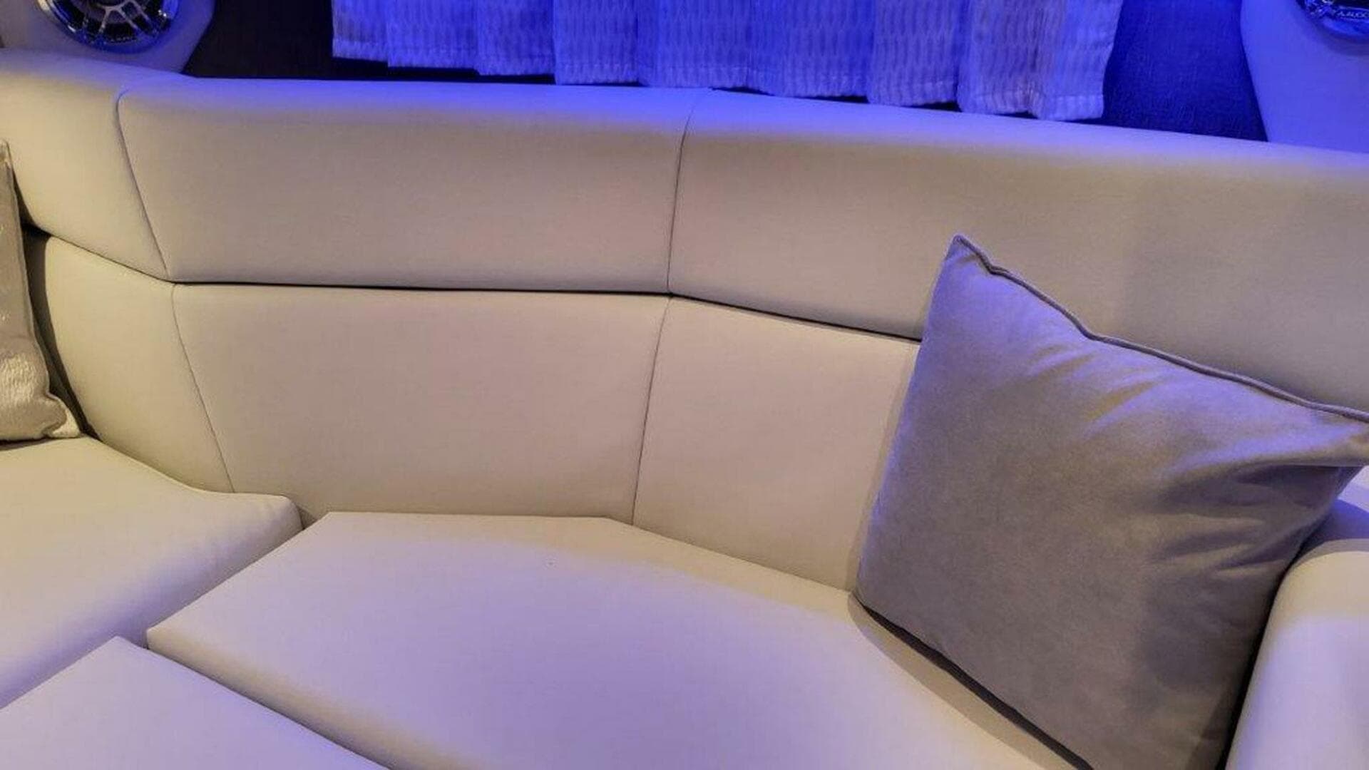 2025 Formula 330 Crossover Bowrider