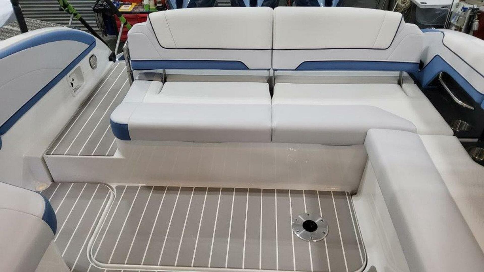 2025 Formula 330 Crossover Bowrider