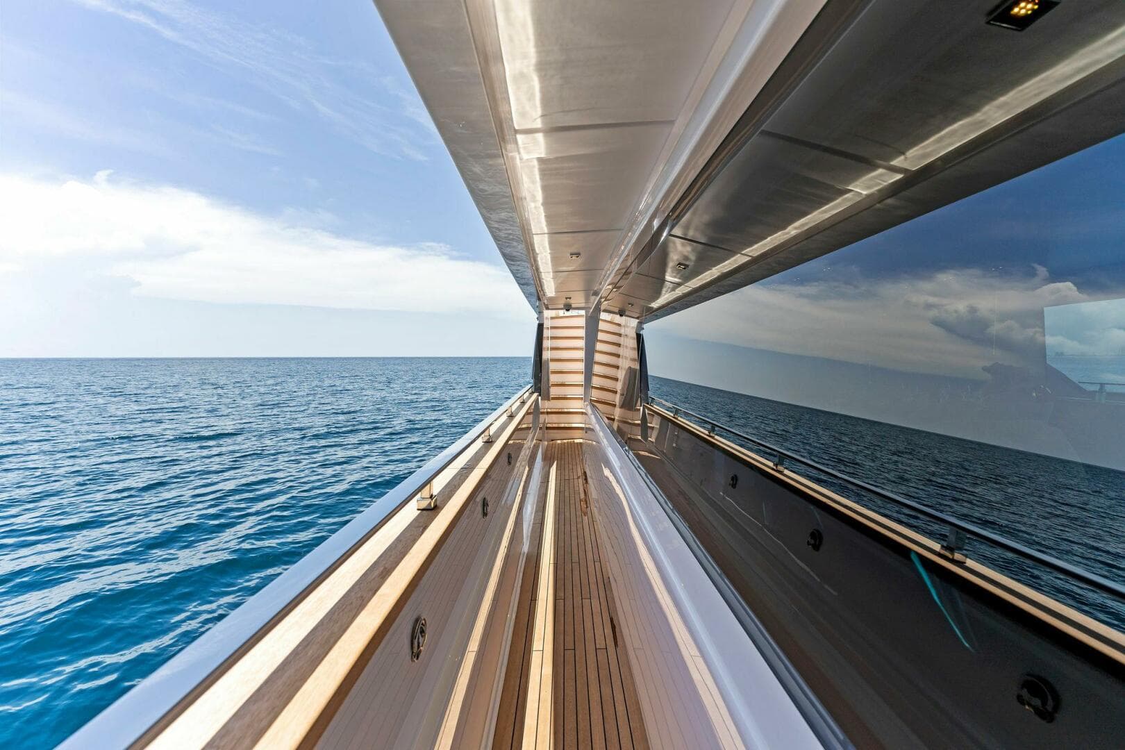 2024 Custom Line Navetta 33