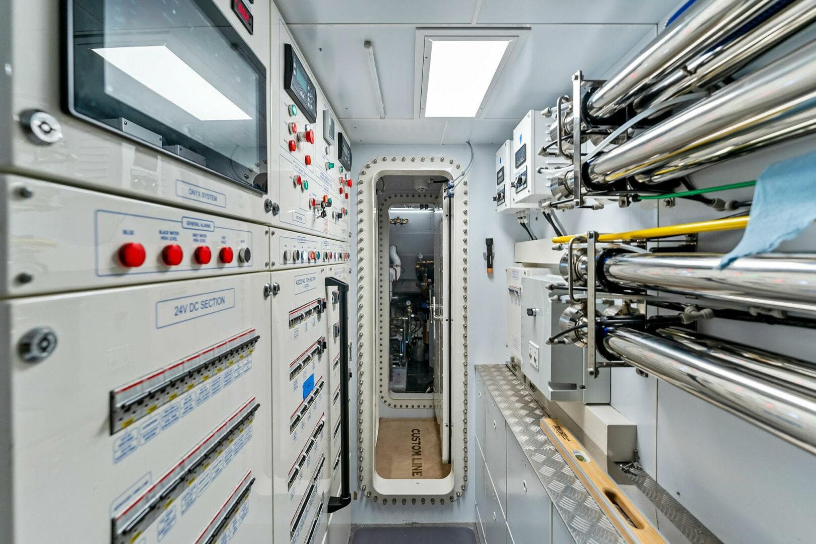 2024 Custom Line Navetta 33