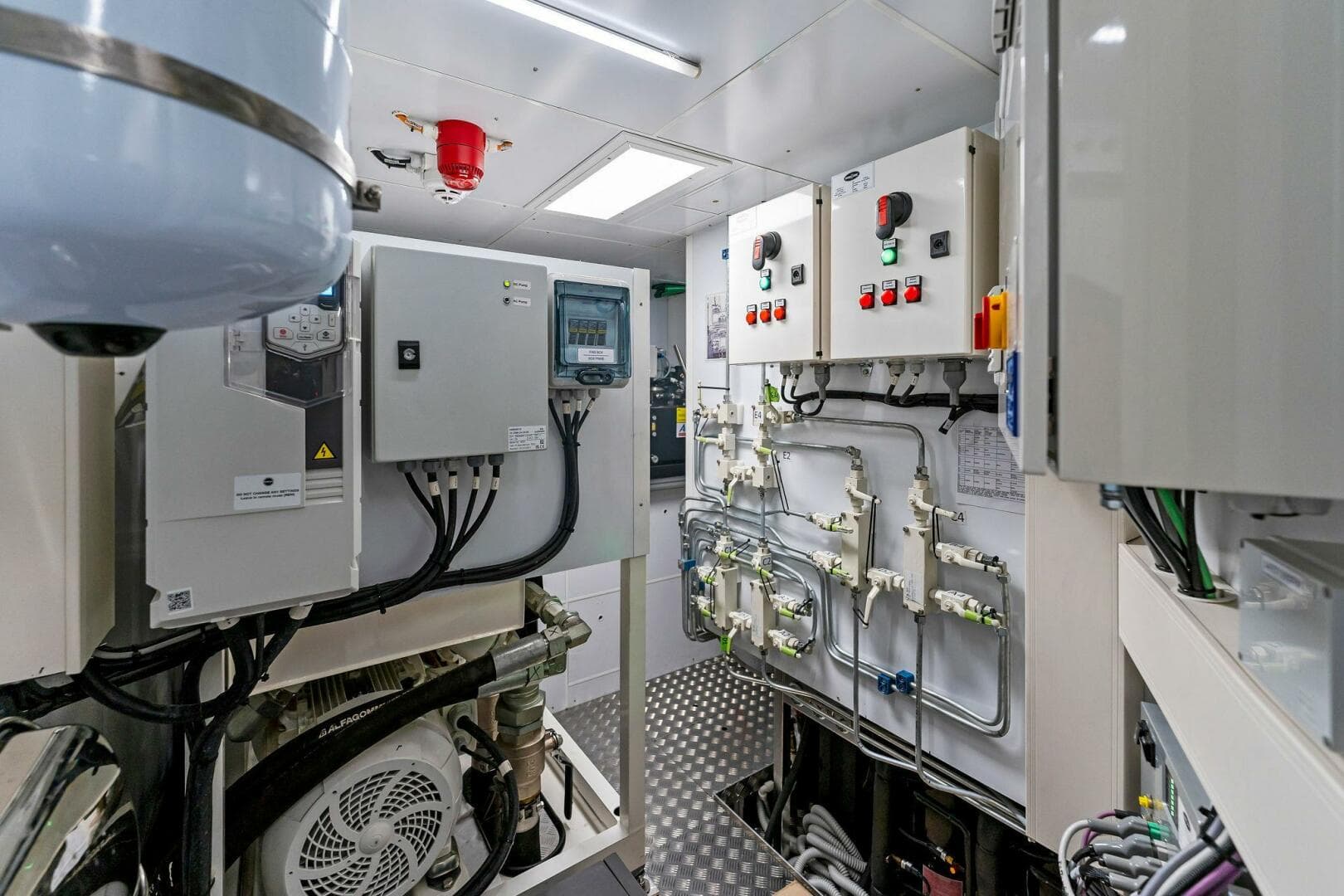 2024 Custom Line Navetta 33