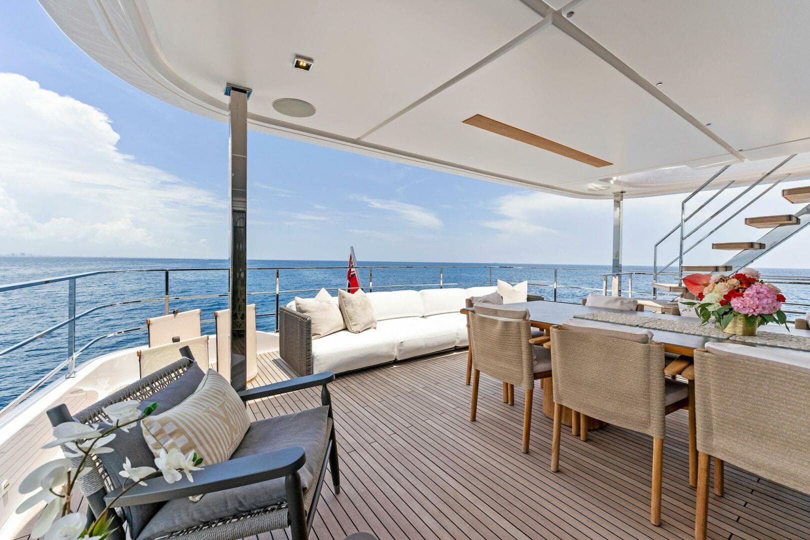 2024 Custom Line Navetta 33