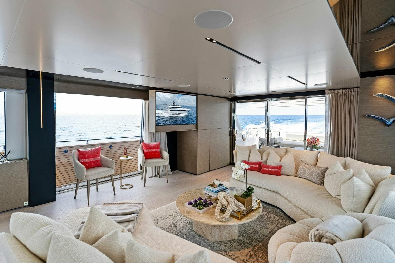 2024 Custom Line Navetta 33