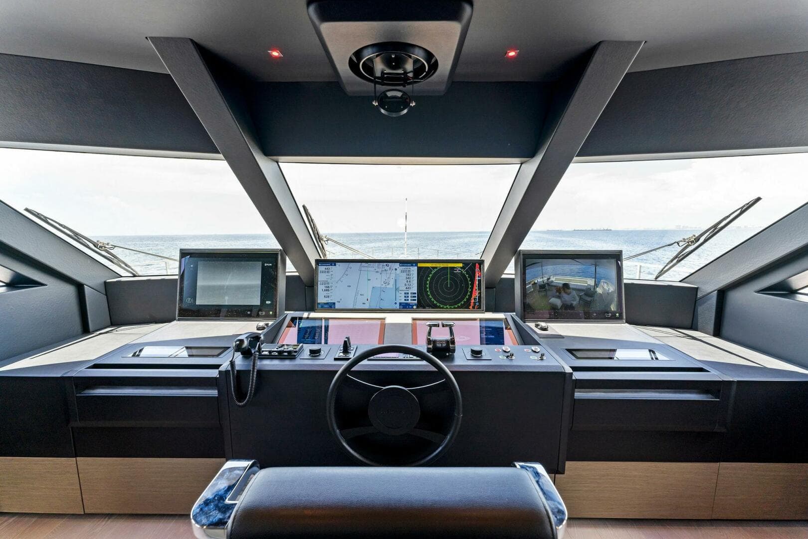 2024 Custom Line Navetta 33