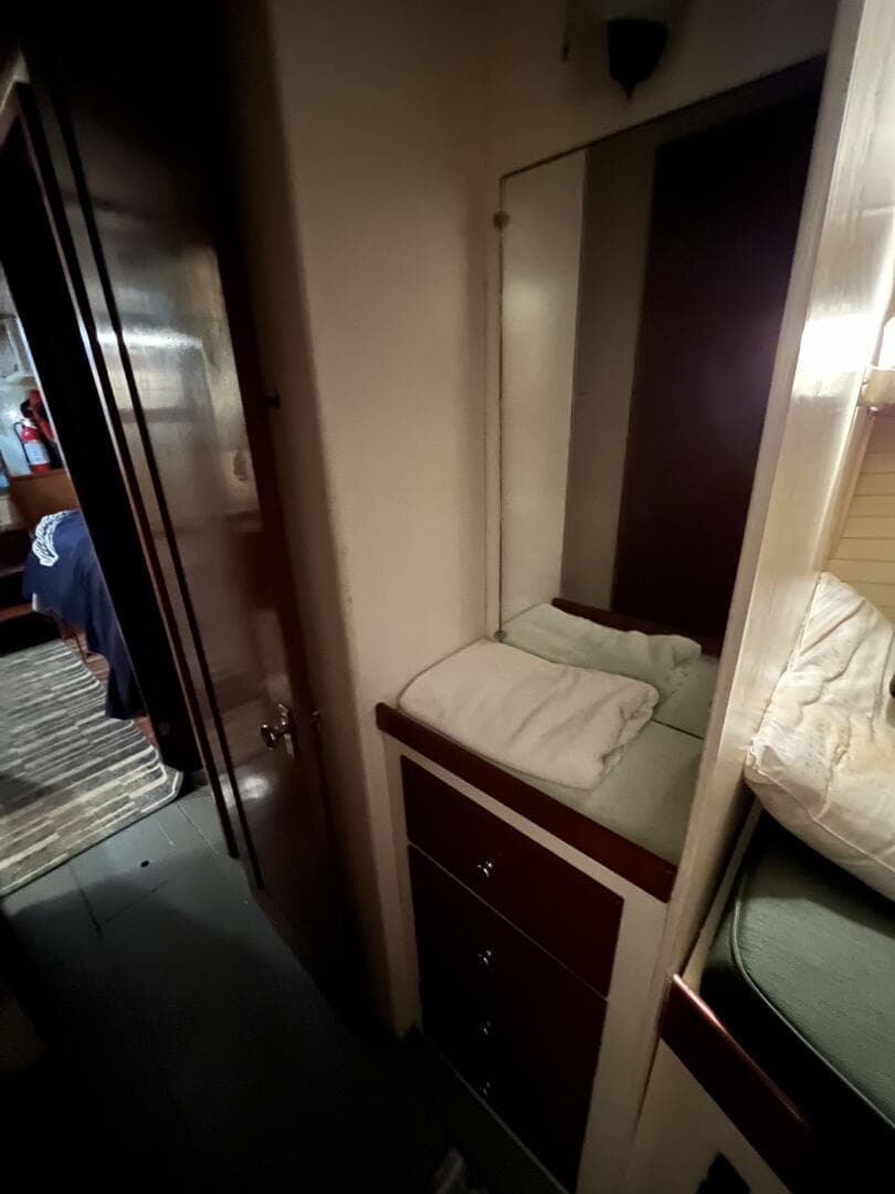 Port vanity & drawers in vee berth stateroom