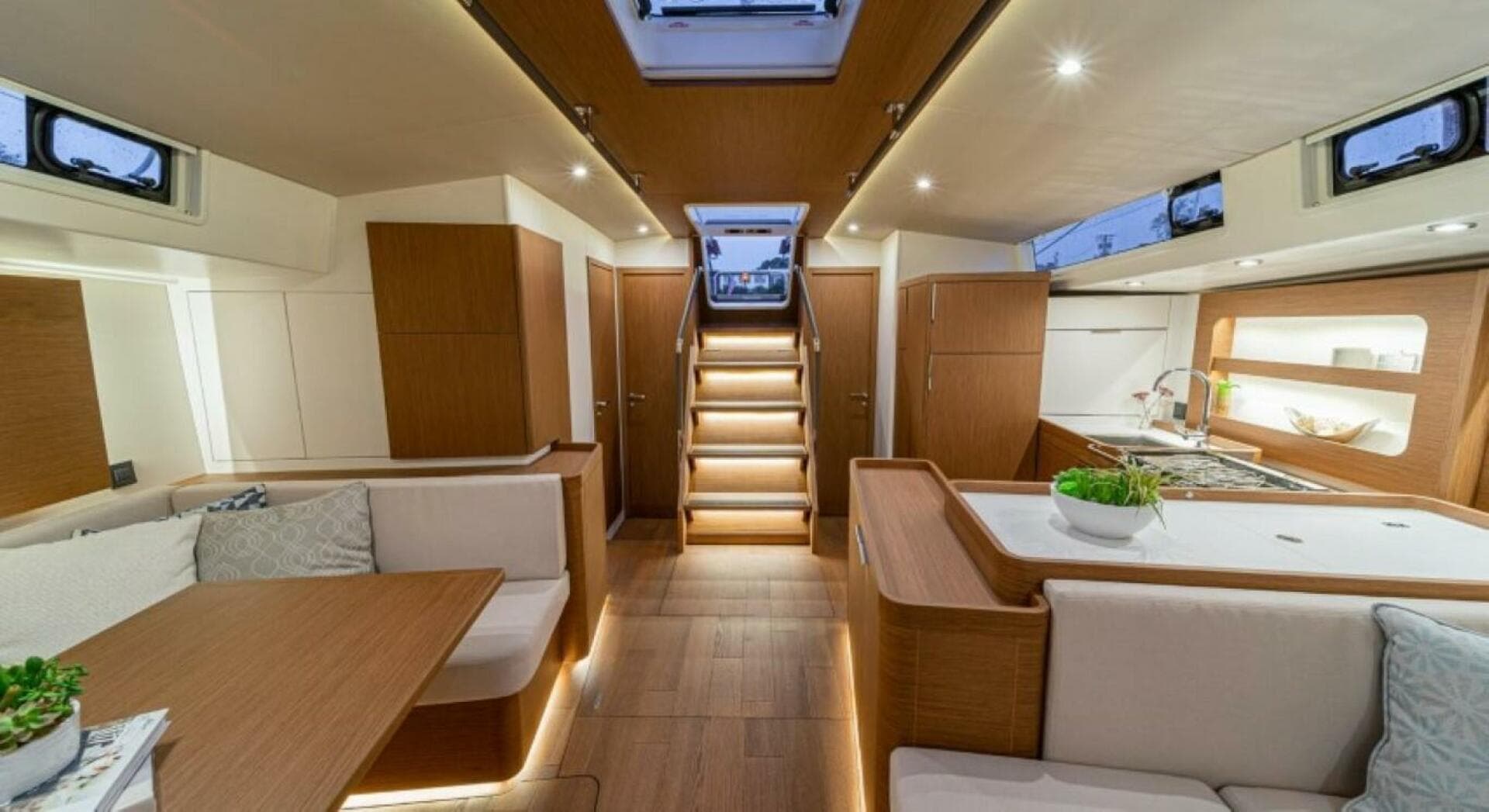 2025 Beneteau Oceanis Yacht 54