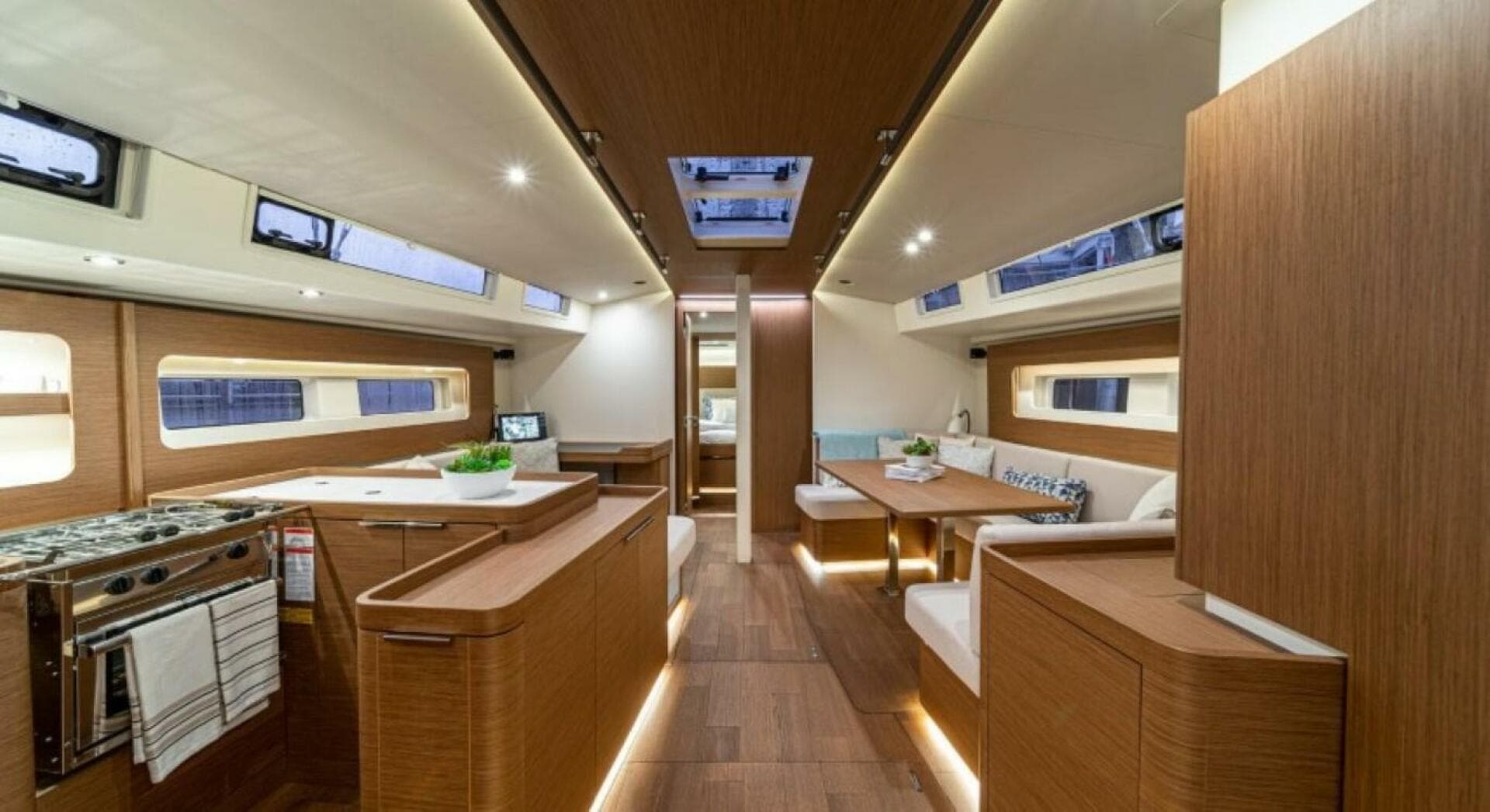 2025 Beneteau Oceanis Yacht 54