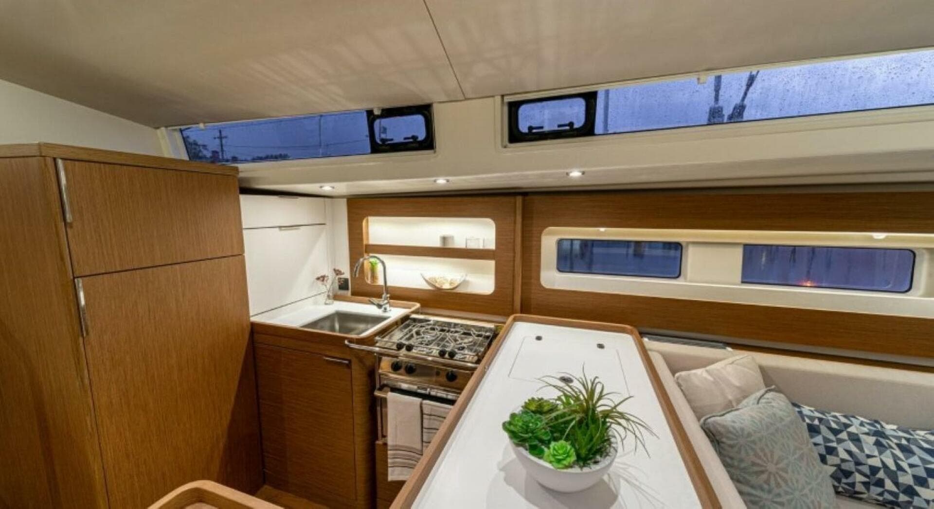 2025 Beneteau Oceanis Yacht 54