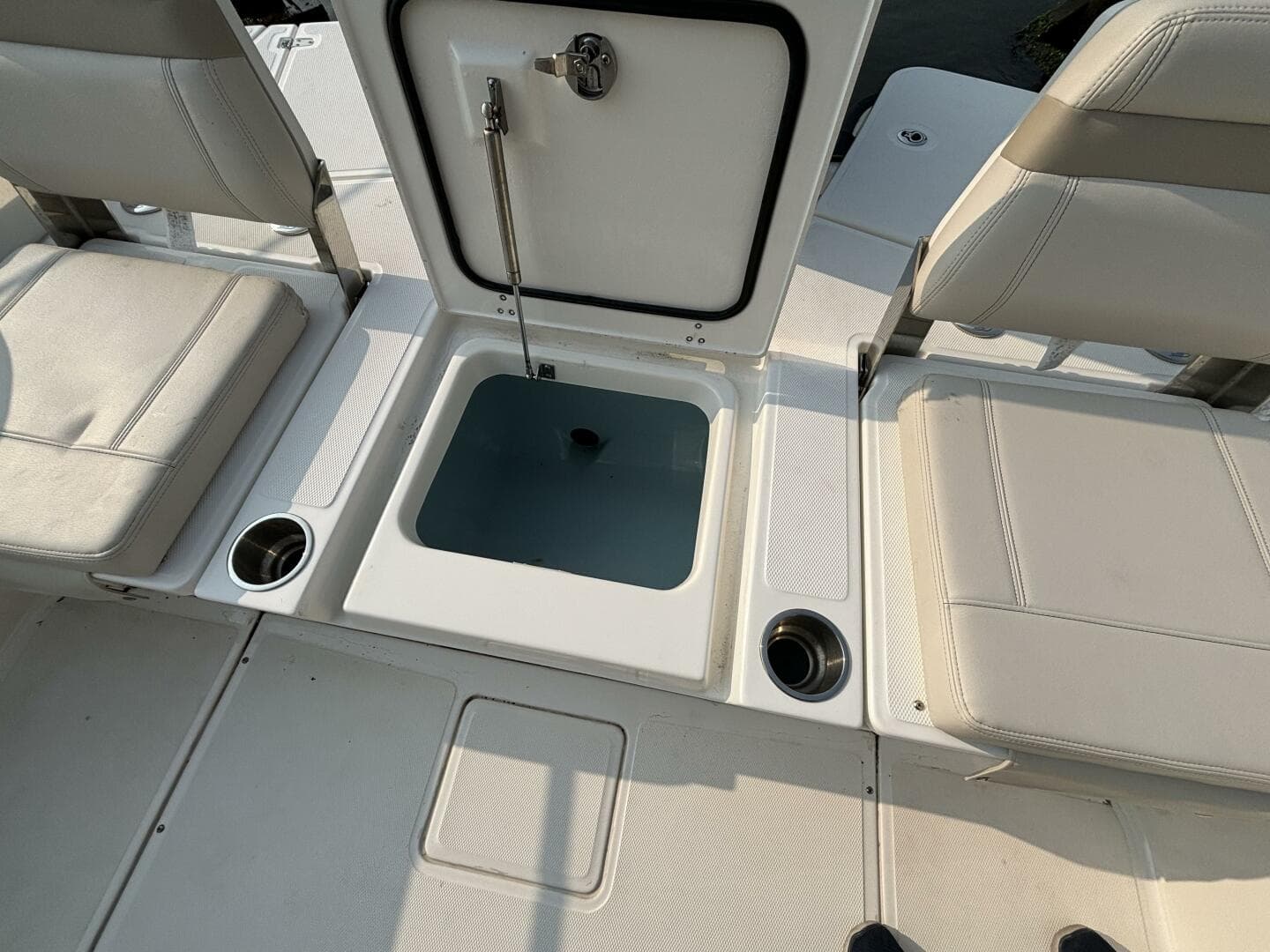 2023 Boston Whaler 250 Dauntless