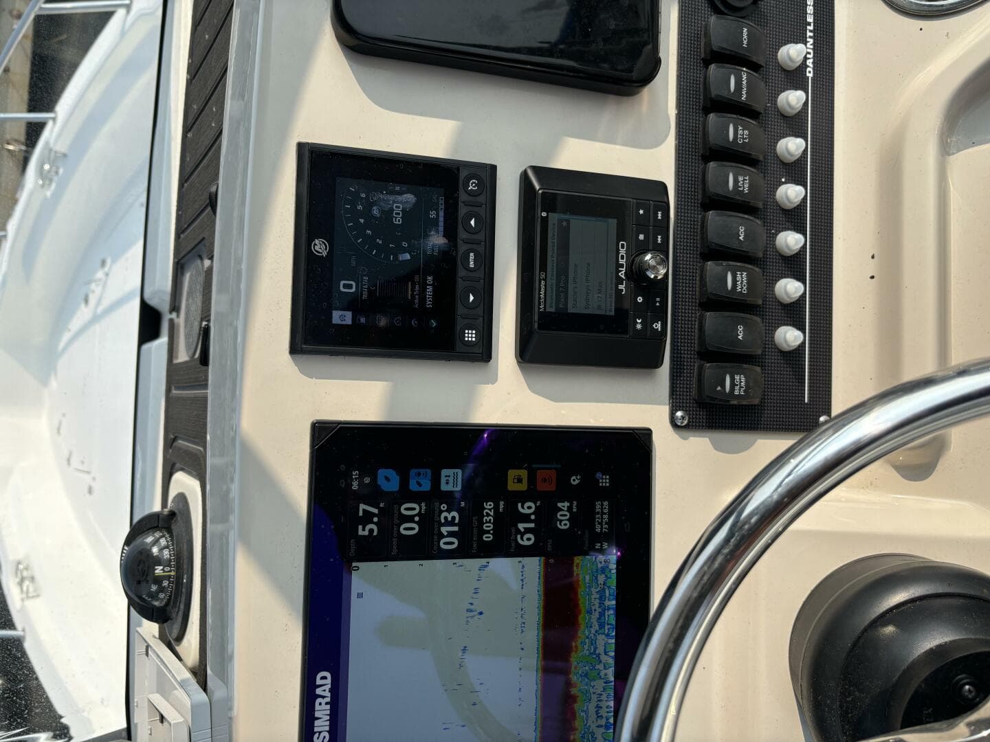 2023 Boston Whaler 250 Dauntless