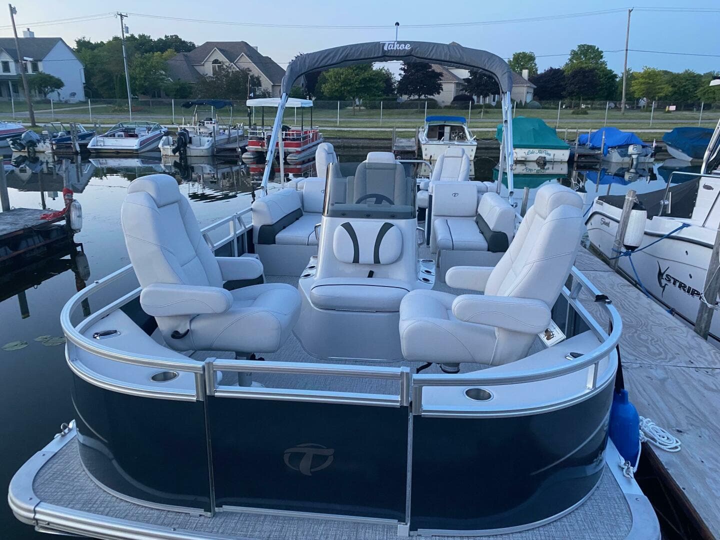 2022 Tahoe GT2585 Center Console Fishing Tritoon