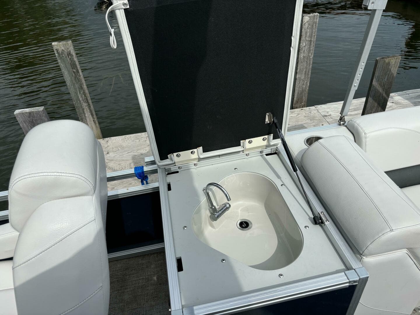 2022 Tahoe GT2585 Center Console Fishing Tritoon