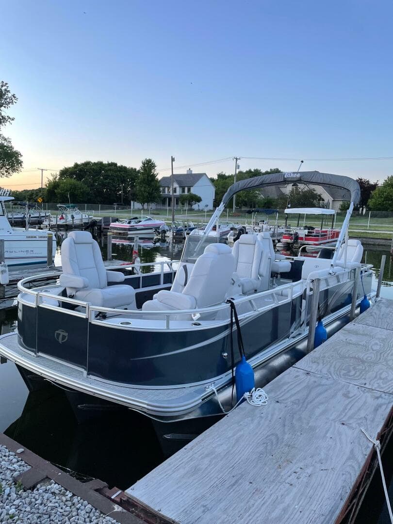 2022 Tahoe GT2585 Center Console Fishing Tritoon