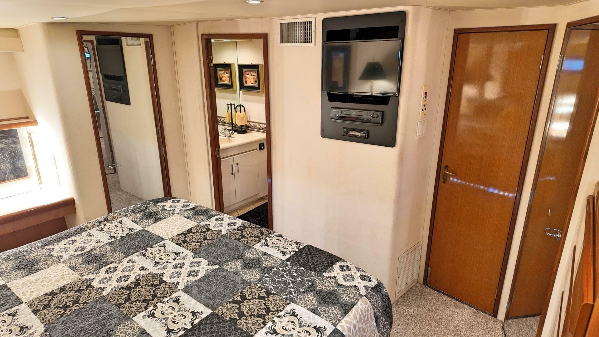 1999 Viking 60 Cockpit Sport Yacht