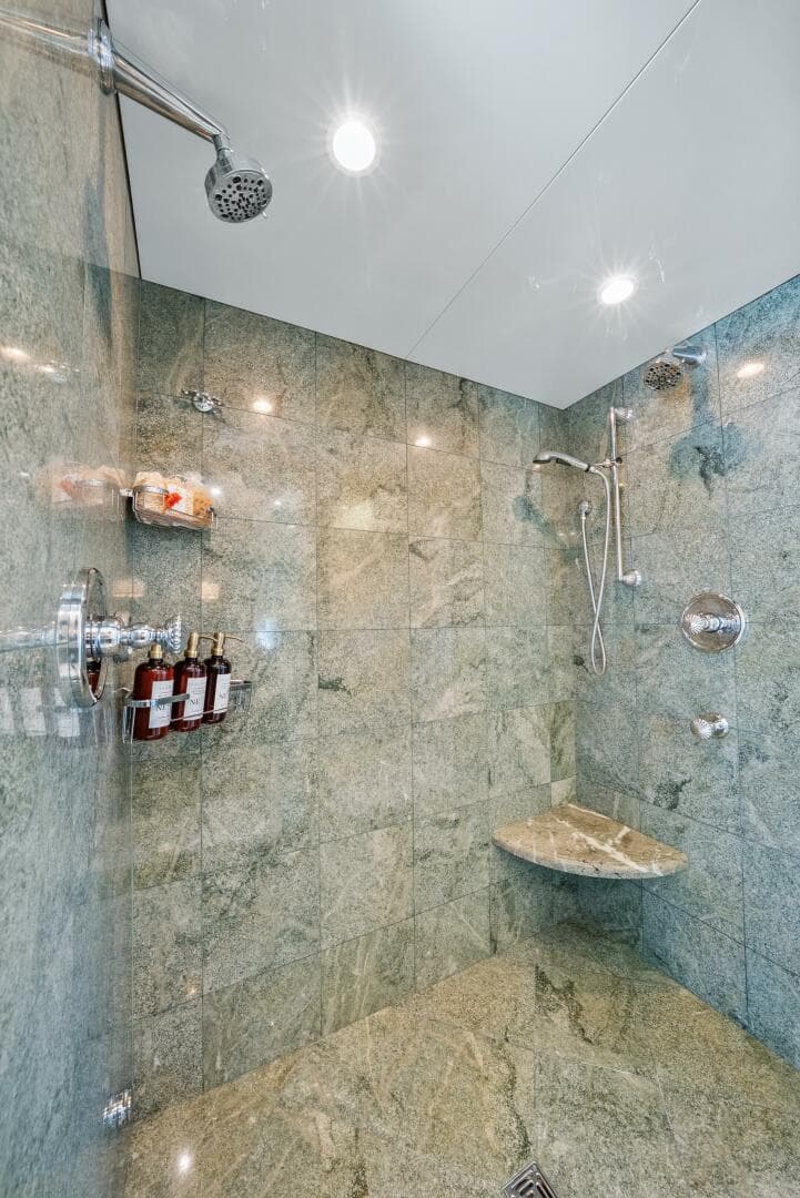 2005 Trinity Yachts Tri-Deck