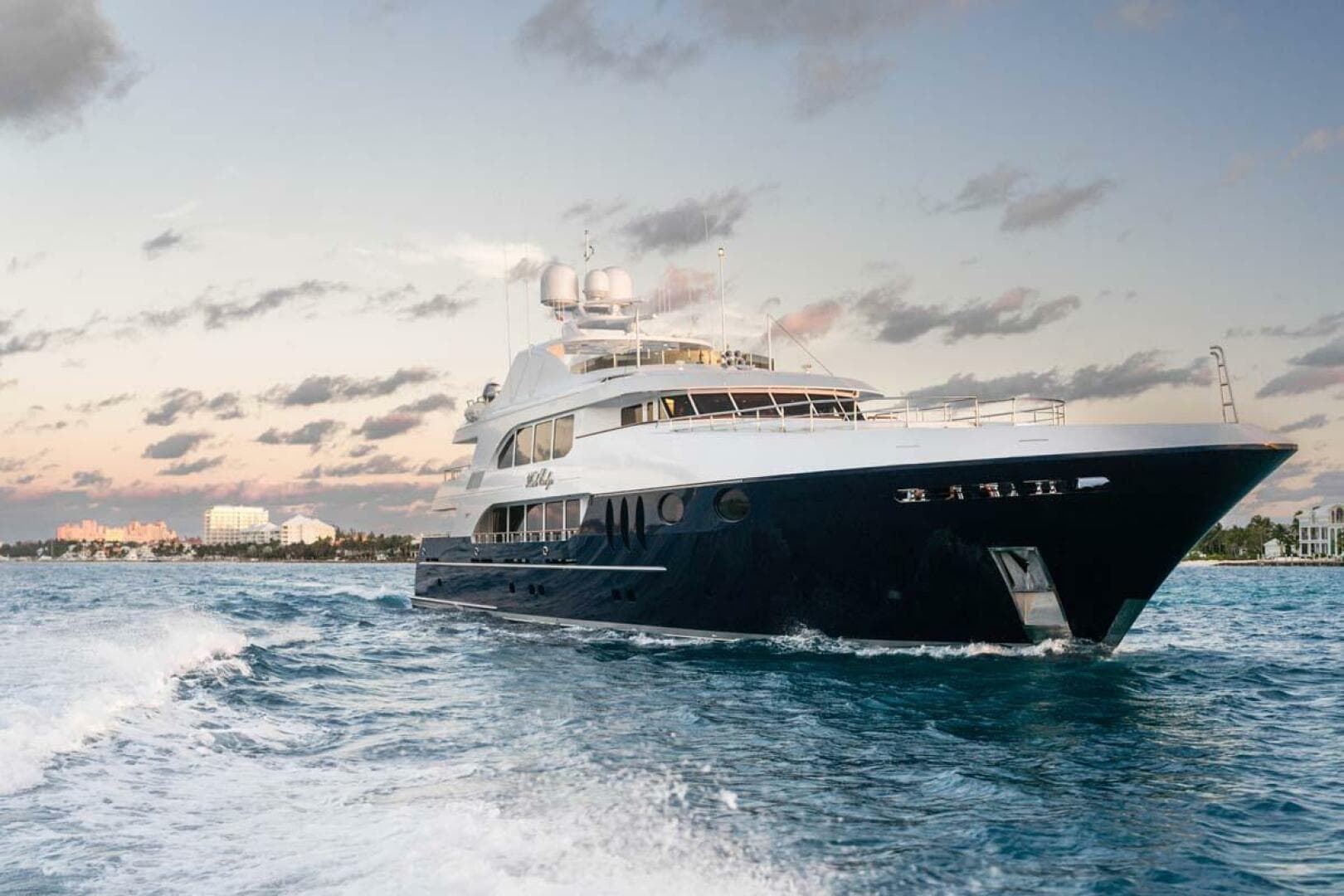 2005 Trinity Yachts Tri-Deck