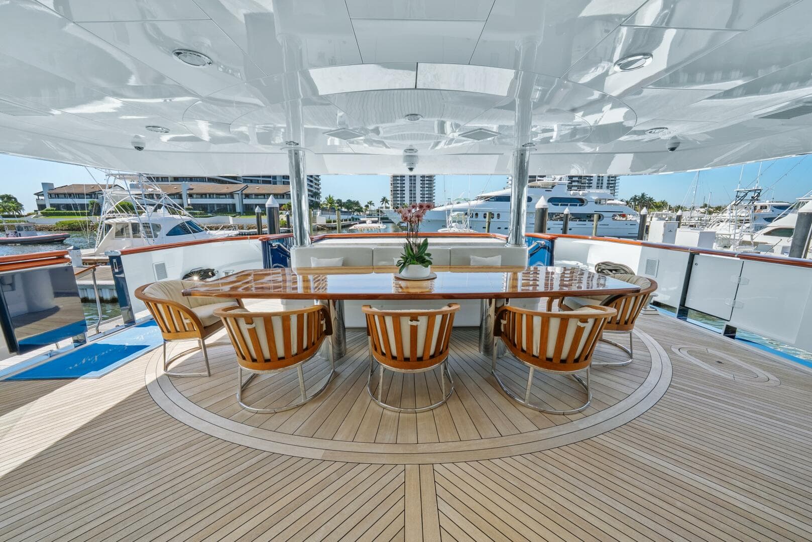 2005 Trinity Yachts Tri-Deck