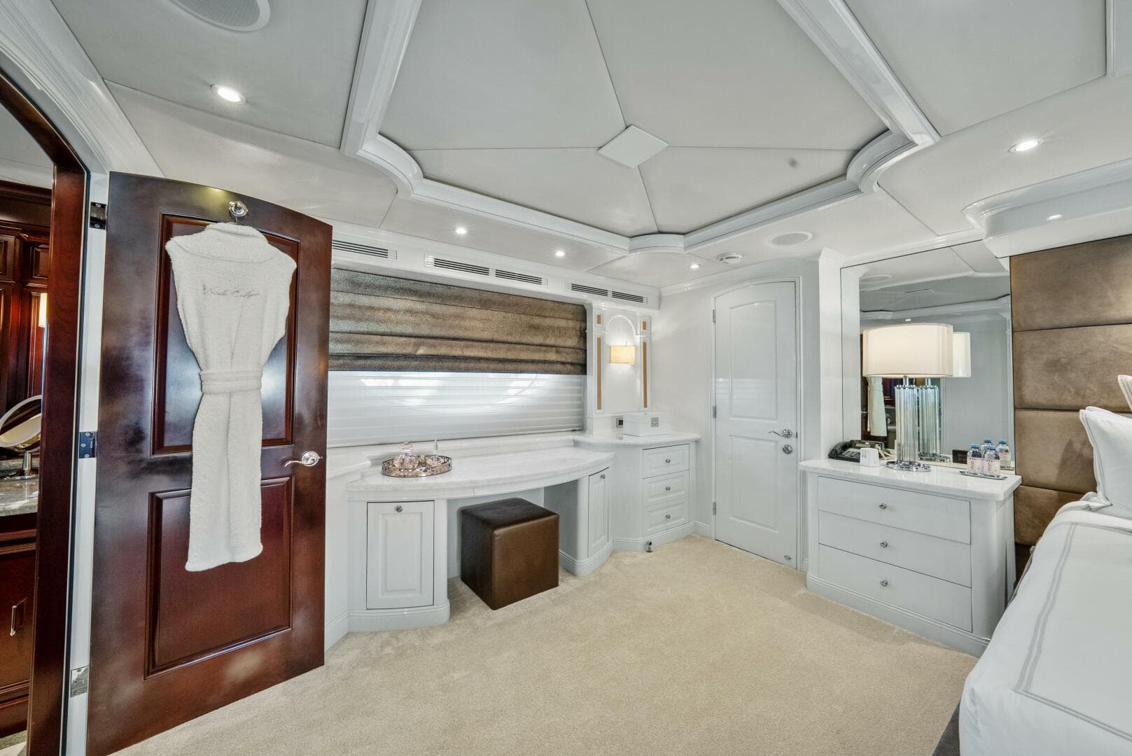 2005 Trinity Yachts Tri-Deck