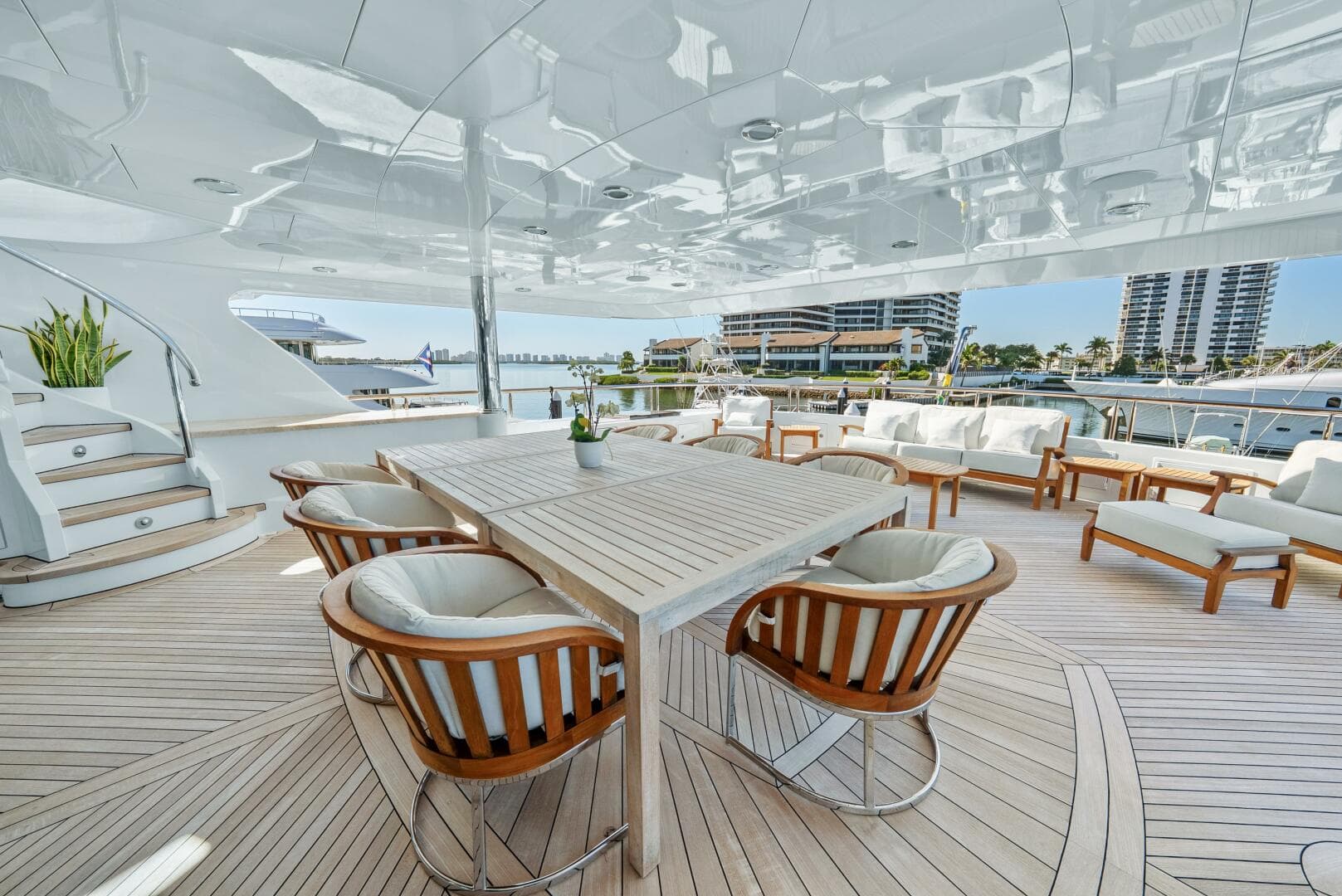 2005 Trinity Yachts Tri-Deck