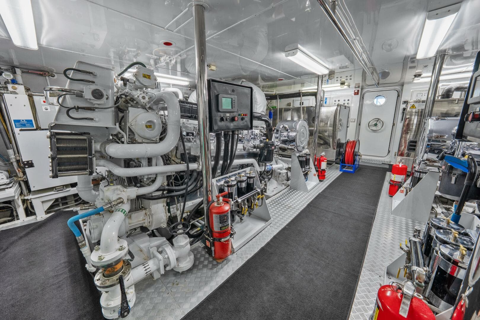 2005 Trinity Yachts Tri-Deck