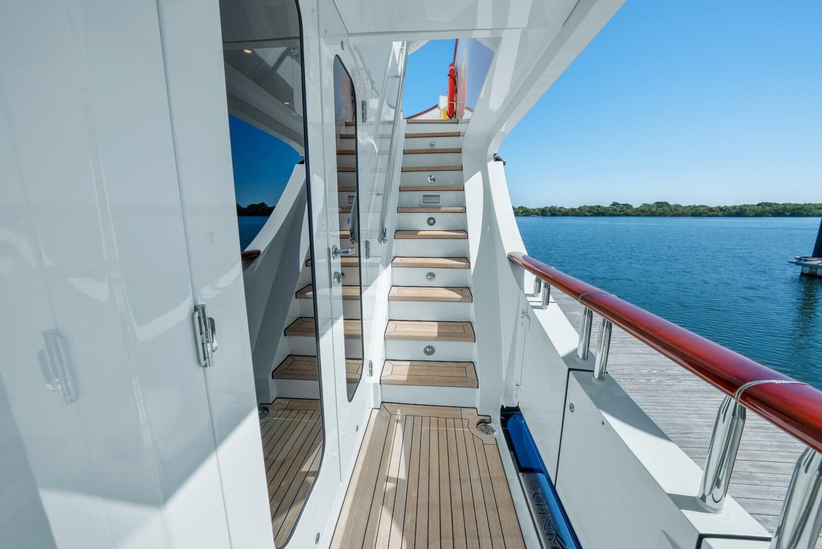 2005 Trinity Yachts Tri-Deck